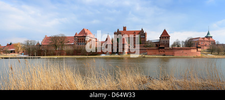 Panorama mit mittelalterlichen Burg in Malbork (Marienburg), Polen Stockfoto