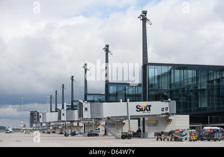 Tore sind das Terminal des neuen Flughafens für zentrale Berlin Brandenburg Willy Brandt in Schönefeld, Deutschland, 1. Juni 2012 abgebildet. Foto: Patrick Pleul Stockfoto