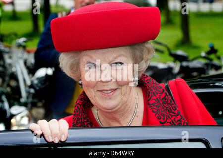 Königin Beatrix der Niederlande besucht das 100. Jubiläumstreffen der holländischen lokalen Behörden Gesellschaft (VNG - Vereniging Nederlandse Gemeenten) in den Haag, Niederlande, 5. Juni 2012. Foto: Patrick van Katwijk / Niederlande, Stockfoto