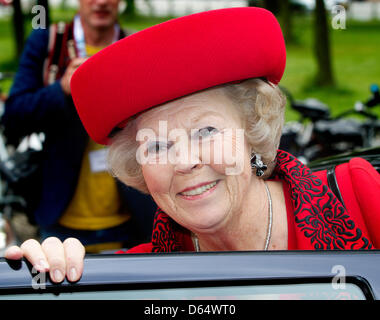 Königin Beatrix der Niederlande besucht das 100. Jubiläumstreffen der holländischen lokalen Behörden Gesellschaft (VNG - Vereniging Nederlandse Gemeenten) in den Haag, Niederlande, 5. Juni 2012. Foto: Patrick van Katwijk / Niederlande, Stockfoto