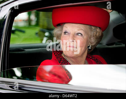 Königin Beatrix der Niederlande besucht das 100. Jubiläumstreffen der holländischen lokalen Behörden Gesellschaft (VNG - Vereniging Nederlandse Gemeenten) in den Haag, Niederlande, 5. Juni 2012. Foto: Patrick van Katwijk / Niederlande, Stockfoto