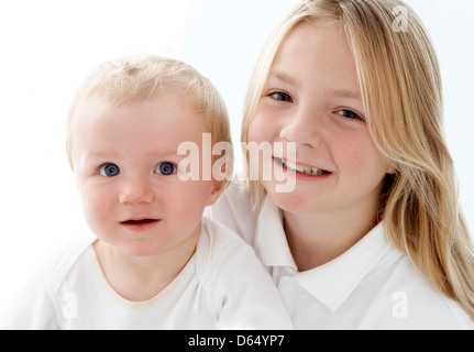 Junges Mädchen und baby Stockfoto