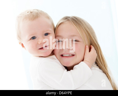 Junges Mädchen und baby Stockfoto