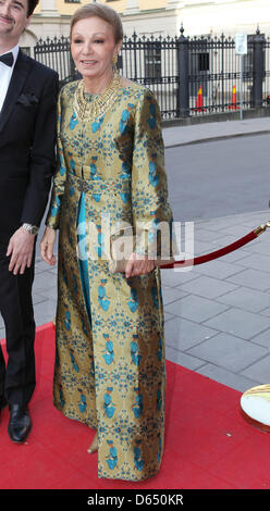 HM Königin Farah Pahlavi vom Iran kommt für die Eröffnung von Marianne & Sigvard Bernadotte Art Awards Gala 2012 in Stockholm, Schweden, 7. Juni 2012. Foto: Albert Nieboer / RPE Niederlande, Stockfoto