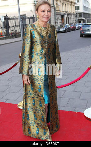 HM Königin Farah Pahlavi vom Iran kommt für die Eröffnung von Marianne & Sigvard Bernadotte Art Awards Gala 2012 in Stockholm, Schweden, 7. Juni 2012. Foto: Albert Nieboer / RPE Niederlande, Stockfoto