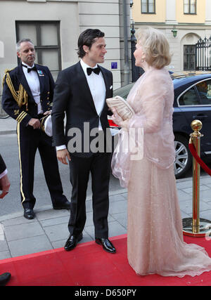 Prinz Carl Philip von Schweden und Gräfin Marianne Bernadotte kommt für die Eröffnung von Marianne & Sigvard Bernadotte Art Awards Gala 2012 in Stockholm, Schweden, 7. Juni 2012. Foto: Albert Nieboer / RPE Niederlande, Stockfoto