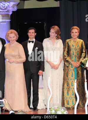 Gräfin Marianne Bernadotte, Prinz Carl Philip von Schweden, HM Königin Noor von Jordanien und HM Königin Farah Pahlavi vom Iran während des Marianne & Sigvard Bernadotte Art Awards Gala 2012 in Stockholm, Schweden, 7. Juni 2012. Foto: Albert Nieboer / RPE Niederlande, Stockfoto