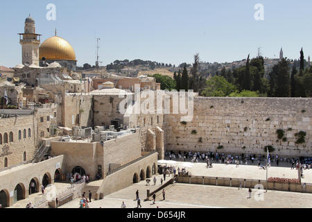 Die Kuppel des Gesteins und der Klagemauer abgebildet in der alten Stadt von Jerusalem, Israel, 30. Mai 2012. Foto: Wolfgang Kumm Stockfoto