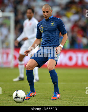 Frankreichs Karim Benzema während der UEFA EURO 2012-Gruppe D Fußball Spiel Frankreich gegen England im Donbass Arena in Donezk, Ukraine, 11. Juni 2012. Foto: Thomas Eisenhuth Dpa (siehe Kapitel 7 und 8 der http://dpaq.de/Ziovh für die UEFA Euro 2012 Geschäftsbedingungen &) Stockfoto