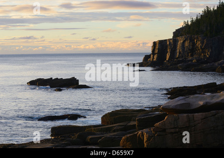 Wilden Atlantik im Acadia National Park, Maine. Stockfoto