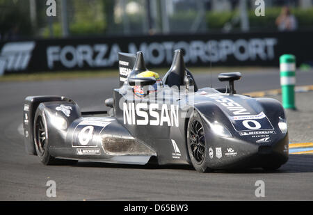 Der Nissan Deltaflügel von Highcroft Racing, Start außer Konkurrenz als Prototyp, mit Treibern Marino Franchitti, Michael Krumm und Satoshi Motoyama in Aktion während der 80. 24 Stunden Rennen von Le Mans auf dem Circuit De La Sarthe in Le Mans, Frankreich 16. Juni 2012. Foto: Florian Schuh Dpa +++(c) Dpa - Bildfunk +++ Stockfoto