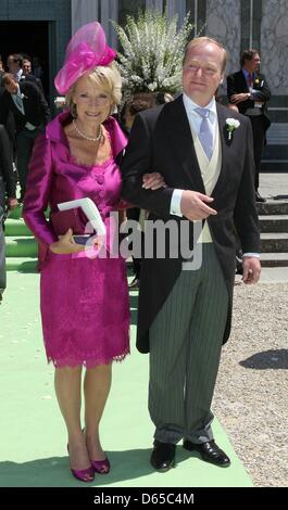 Niederländische Prinzessin Irene und Prinz Carlos de Bourbon de Parme besuchen die Hochzeit der Prinzessin Maria Carolina von Bourbon de Parme und Albert Brenninkmeijer in der Basilica di San Miniato al Monte in Florenz, Italien, 16. Juni 2012. Foto: Patrick van Katwijk - Niederlande Stockfoto