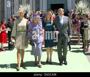 (L-R) Niederländische Prinzessin Maxima, Königin Beatrix, Prinzessin Mabel und Prinz Willem-Alexander, Teilnahme an der Hochzeit der Prinzessin Maria Carolina und Albert Brenninkmeijer in der Basilica di San Miniato al Monte in Florenz, Italien, 16. Juni 2012. Foto: Albert Nieboer - Niederlande Stockfoto