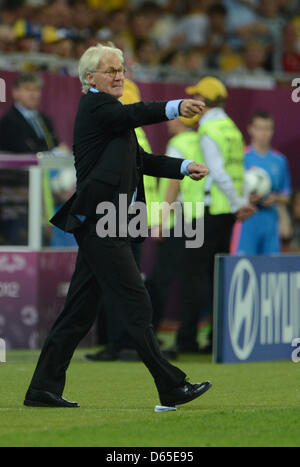 Dänemarks Trainer Morten Olsen Gesten während der UEFA EURO 2012-Gruppe B-Fußball Spiel Dänemark gegen Deutschland Arena Lemberg in Lviv, Ukraine, 17. Juni 2012. Foto: Andreas Gebert Dpa (siehe Kapitel 7 und 8 der http://dpaq.de/Ziovh für die UEFA Euro 2012 Geschäftsbedingungen &) Stockfoto