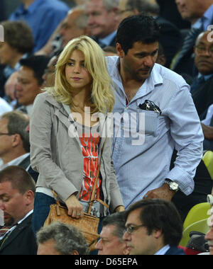 Kolumbianische Sängerin Shakira, Freundin von Spaniens Gerard Pique, gesehen auf der Tribüne während der UEFA EURO 2012-Gruppe C Fußball match Kroatien Vs Spanien im Arena Gdansk in Danzig, 18. Juni 2012. Foto: Marcus Brandt Dpa (siehe Kapitel 7 und 8 der http://dpaq.de/Ziovh für die UEFA Euro 2012 Geschäftsbedingungen &) Stockfoto