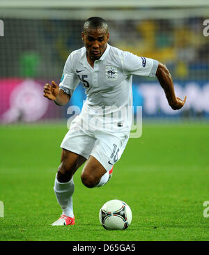 Frankreichs Florent Malouda in Aktion während der UEFA EURO 2012-Gruppe D Fußball Spiel Schweden gegen Frankreich im NSC Olimpijskij Olympiastadion in Kiew, Ukraine, 18. Juni 2012. Foto: Thomas Eisenhuth Dpa (siehe Kapitel 7 und 8 der http://dpaq.de/Ziovh für die UEFA Euro 2012 Geschäftsbedingungen &) Stockfoto