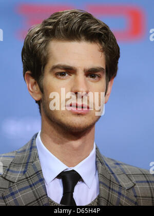 Schauspieler Andrew Garfield kommt für die Premiere des Films "The Amazing Spider-Man" im Cinestar-Kino am Potsdamer Platz in Berlin, Deutschland, 20. Juni 2012. Der 3D Film startet die Wiedergabe in den deutschen Kinos am 28. Juni. Foto: Jens Kalaene Stockfoto