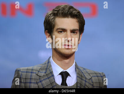 Schauspieler Andrew Garfield kommt für die Premiere des Films "The Amazing Spider-Man" im Cinestar-Kino am Potsdamer Platz in Berlin, Deutschland, 20. Juni 2012. Der 3D Film startet die Wiedergabe in den deutschen Kinos am 28. Juni. Foto: Jens Kalaene Stockfoto