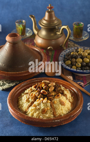 Tfaya-Couscous mit kandierten Früchten und Zwiebeln Marokko Essen Stockfoto