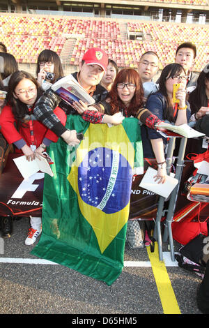 Shanghai, CHina. 11. April 2013. Formel 1 GP, China in Shanghai, 11.04.2013, chinesische Fans Foto: Mspb / Lukas Gorys/Dpa/Alamy Live-Nachrichten Stockfoto