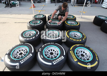 Shanghai, CHina. 11. April 2013. Formel 1 GP, China in Shanghai, 11.04.2013, Pirelli Reifen Foto: Mspb / Lukas Gorys/Dpa/Alamy Live-Nachrichten Stockfoto