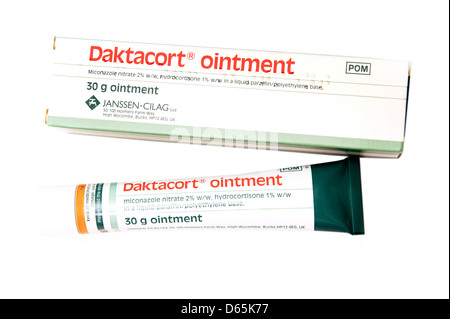 Daktacort Salbe (Miconazolnitrat) Hydrocortison-Steroid Creme zur Behandlung von entzündeten Bedingungen Dermatitis Ekzeme Stockfoto