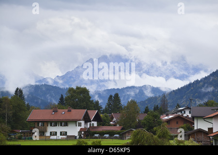 gemütliche Alpenstadt Wallgau Stockfoto