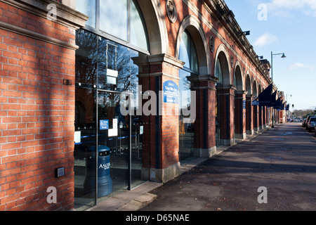 Kassen am Eingang zur Pferderennbahn Ascot, Berkshire, UK. Stockfoto