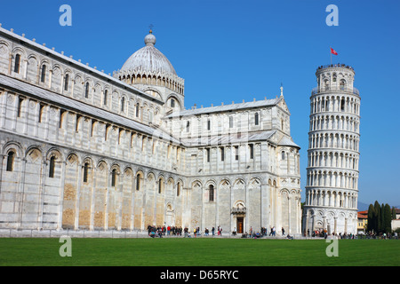 Berühmten Schiefen Turm in Pisa auf Piazza dei Miracoli in Pisa, Italien. In einem sonnigen Tag erschossen. Stockfoto