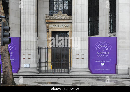 Aldwych, London, UK. 12. April 2013. Ehemalige BBC Gebäude Bush House in Aldwych ist jetzt für den Einsatz als Büroflächen im Rahmen des Aldwych Viertel saniert. Bildnachweis: Matthew Chattle/Alamy Live-Nachrichten Stockfoto