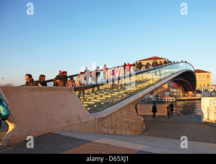 Ponte della Costituzione (Verfassung Brücke) oder Calatrava-Brücke über den Canal grande in Venedig Italien Stockfoto