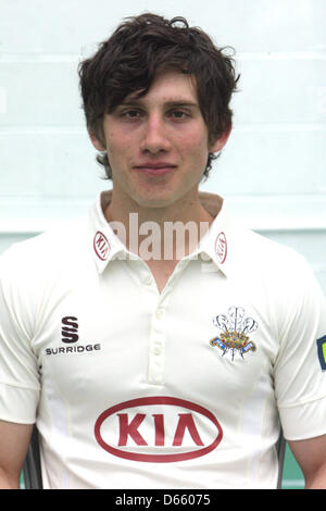 London, England, Vereinigtes Königreich. 12. April 2013.   Zafar Ansari von Surrey CCC Surrey Medien tagsüber aus dem Oval. Bildnachweis: Aktion Plus Sportbilder / Alamy Live News Stockfoto