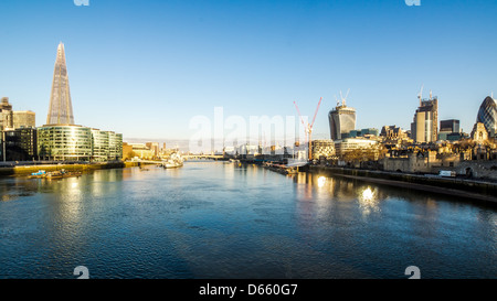 Panorama des Flusses Themse genommen von der Tower bridge Stockfoto