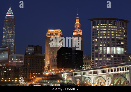 CUYAHOGA RIVER SIEDLER LANDING PARK SKYLINE VON DOWNTOWN CLEVELAND OHIO USA Stockfoto