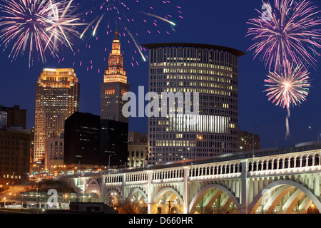 CUYAHOGA RIVER SIEDLER LANDING PARK SKYLINE VON DOWNTOWN CLEVELAND OHIO USA Stockfoto