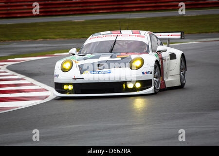 12.04.2013 Silverstone Circuit Northamptonshire England. Freies Training für die 1. Runde der FIA World Endurance Championship - 6 Stunden von Silverstone. #91 PORSCHE AG TEAM MANTHEY (DEU). Porsche 911 RSR. Klasse GTE Pro. Fahrer: Jörg Bergmeister (DEU) Patrick Pilet (FRA) Timo Bernhard (DEU) Stockfoto