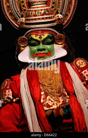 Kathakali Schauspieler während eines Auftritts in Munnar, Kerala, Indien Stockfoto
