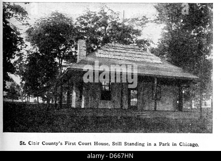 Ein Bild aus „A Student's History of Illinois“ (1917) mit dem ersten Gerichtsgebäude im St. Clair County. Das Foto zeigt die historische Bedeutung des Gebäudes als Teil der frühen rechtlichen Infrastruktur von Illinois. Stockfoto