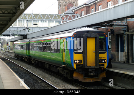 Zentrale Züge 156404, Nuneaton Bahnhof, Warwickshire, England Stockfoto