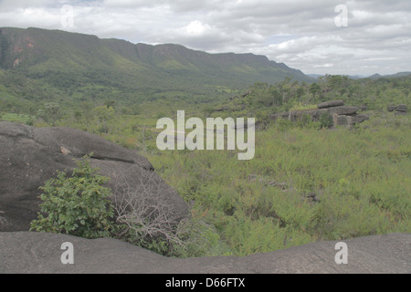 Fluss-Stream mit Vale da Lua, Tal des Mondes, Chapada dos Veadeiros Bundesstaat Goiás Brasilien Stockfoto