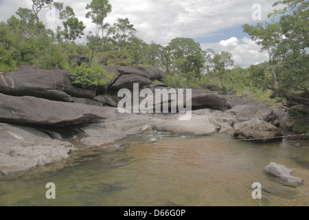 Kristallklaren Fluss Stream in hoch gelegenen Region Brasilien Stockfoto