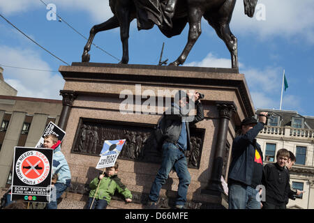 Glasgow, Schottland. Samstag, 13. April 2013.  Schrott, Trident Atomraketen Demonstration in George Square und umliegenden Straßen in Glasgow.Credit: Jeremy Sutton-Hibbert Alamy Live News Stockfoto