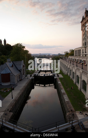 Ein Blick auf die Ottawa sperrt bei Sonnenuntergang in Ottawa, Kanada Stockfoto