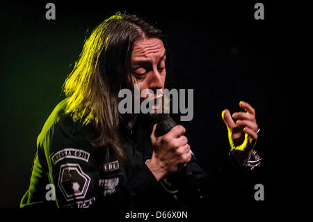 13. April 2013 - Toronto, Ontario, Kanada - italienischen Heavy-Metal band "Lacuna Coil" auf der Bühne bei Sound Academy in Toronto. Im Bild - lead-Sänger ANDREA FERRO (Credit-Bild: © Igor Vidyashev/ZUMAPRESS.com) Stockfoto