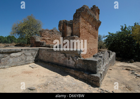 Die Rückseite des Wasser Tempel in die römischen Ruinen von Milreu Welches sind die Überreste einer römischen Villa rustica mit beigefügten Thermae und mehrere Gebäude in der Umgebung, einschließlich eines Tempels in der Gemeinde von Estoi in der Gemeinde von Faro an der Algarve die südlichste Region von Portugal Stockfoto