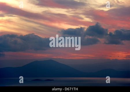 Sonnenuntergang am Pagasitischen Golf (Thessalien, Griechenland) Stockfoto