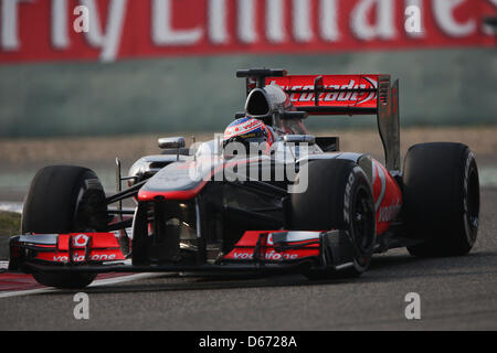 Shanghai, China. 14. April 2013. Motor Racing - Formel 1 Weltmeisterschaft - Grand Prix von China - Renntag - Shanghai, China.  Jenson Button (GBR) McLaren MP4-28. Grand Prix von China, Sonntag, 14. April 2013. Shanghai, China.  URN: 16262571 DPA Picture Alliance/Alamy Live-Nachrichten Stockfoto