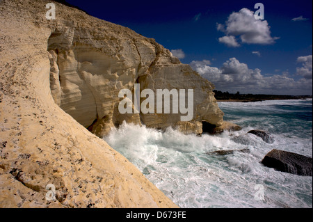 RAS-an-Nakura, berühmte Grotten, eine geologische Formation an der Grenze zwischen Israel und dem Libanon, an der Mittelmeerküste. Westgalilea Stockfoto