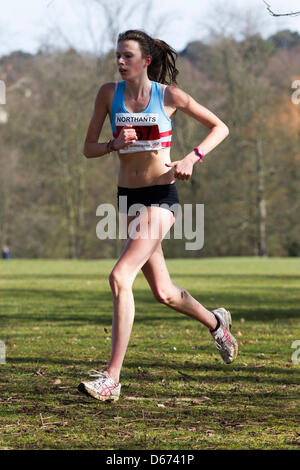 Northampton. 14. April 2013. Zweite Northamptonshire 5k-Rennserie. An einem sonnigen Frühlingsmorgen in Abington Park, Northampton. organisiert von Northamptonshire Sport. Keith J Smith/Alamy Live-Nachrichten Stockfoto