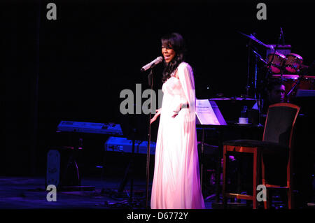 6. Oktober 2012 - Mashantucket, Connecticut / USA - Natalie Cole führt eine unvergessliche Show im MGM Grand im Foxwoods Resort Casino in Mashantucket Ct, am 13. April 2013. (Kredit-Bild: © Anna Barber/ZUMAPRESS.com) Stockfoto